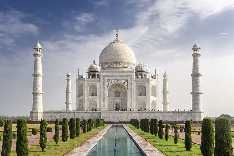 The Enchanting Beauty of the Taj Mahal: A Timeless Wonder